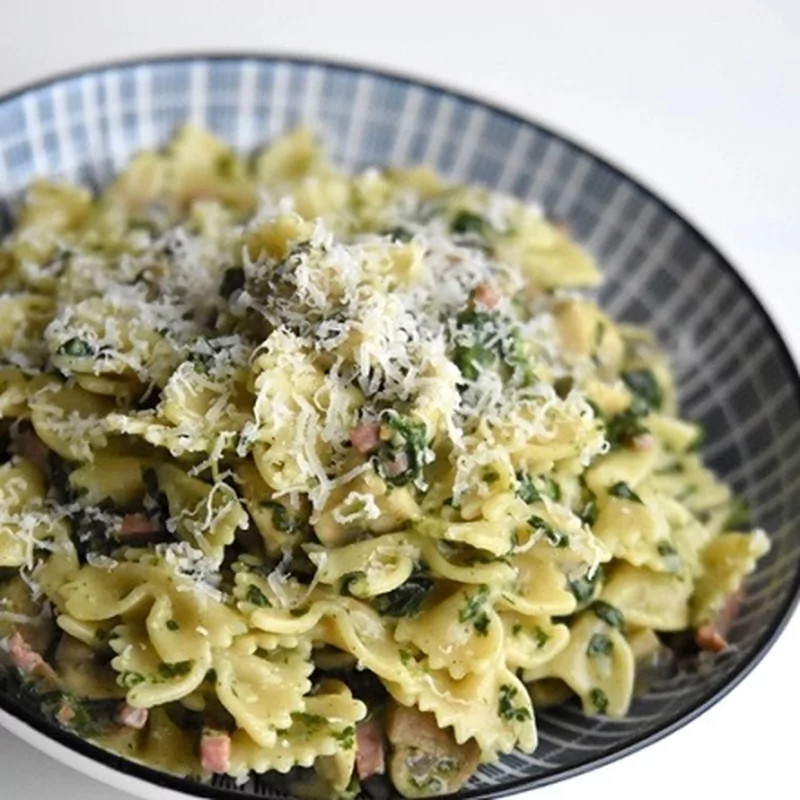 Pasta ricotta spinazie . f