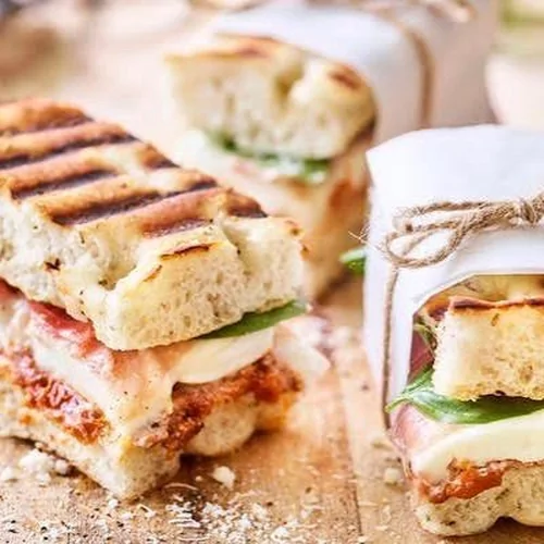 Mini croque monsieur . f