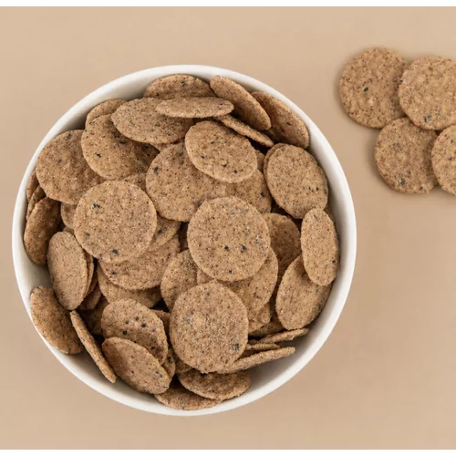 Black pepper crackers